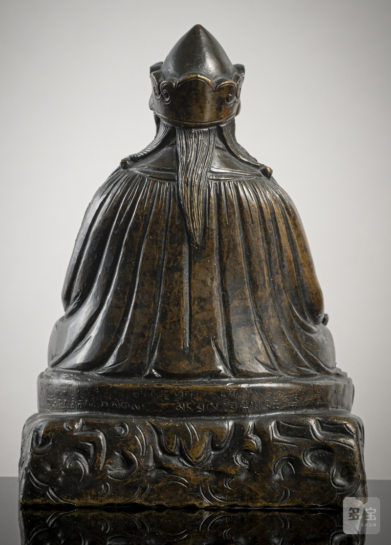 A BRONZE FIGURE OF PADMASAMBHAVA - 图2